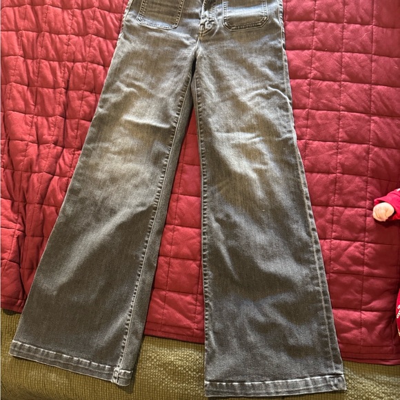 MOTHER JEANS patch pocket size 27. Only owned for 2 months before 🤰 - Picture 4 of 4